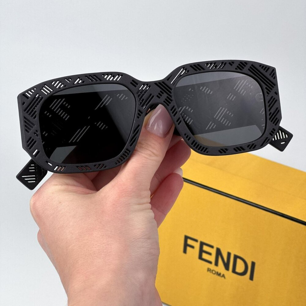 Fendi SHADOW FE40113I 02A Men BRAND NEW Sunglasses Geometric Matte Black Smoke